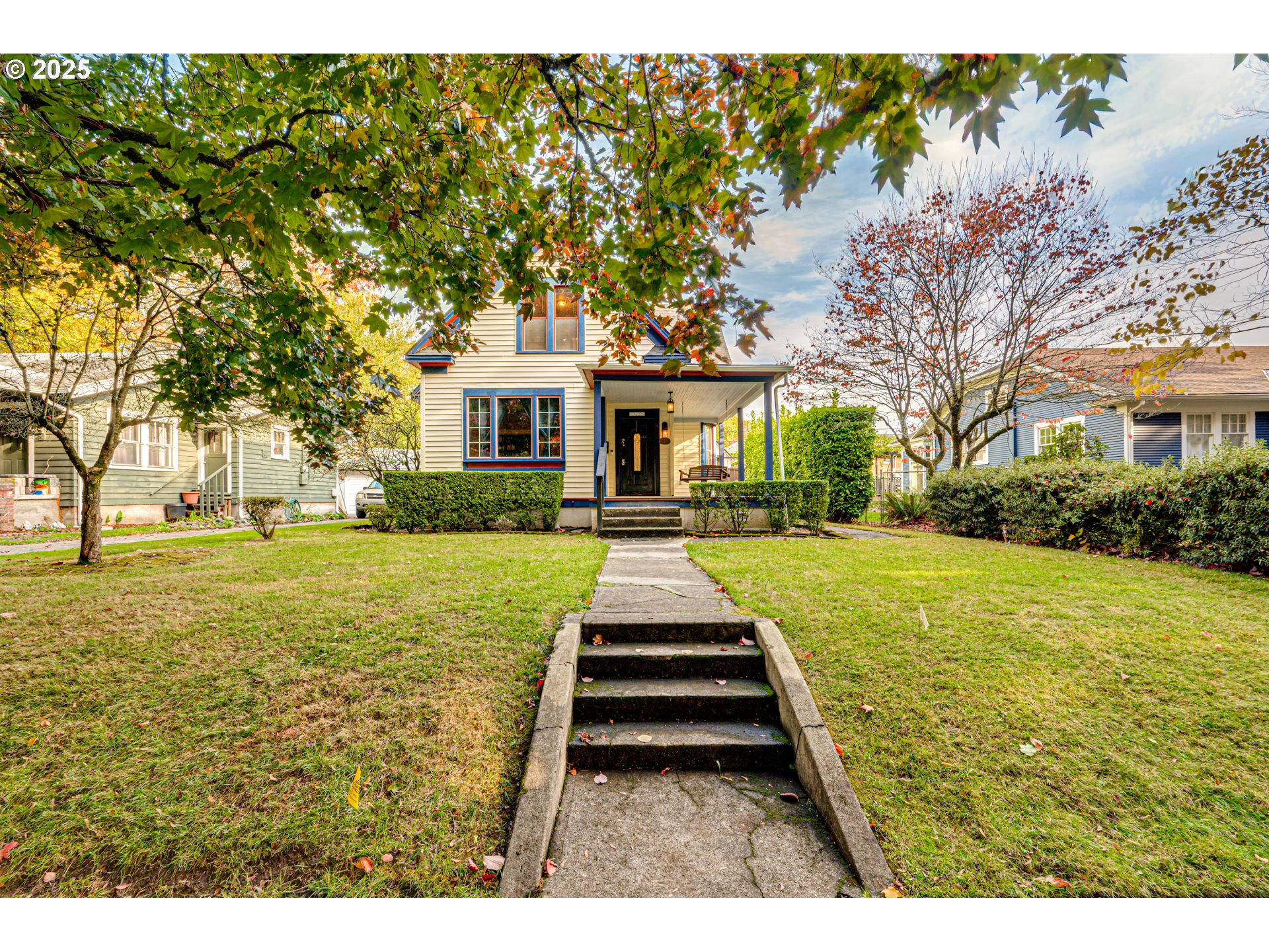 1626 21st Avenue Longview, WA 98632 - Photo 40 of 42 a front view of a house with a yard