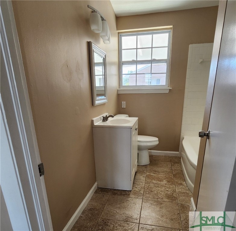 314 Windsor Road Savannah, GA 31419 - Photo 5 of 20 Hall Bath