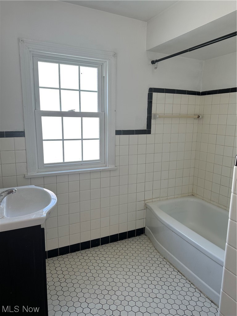 3997 Strandhill Road Cleveland, OH 44128 - Photo 13 of 28 Gallery Image 13