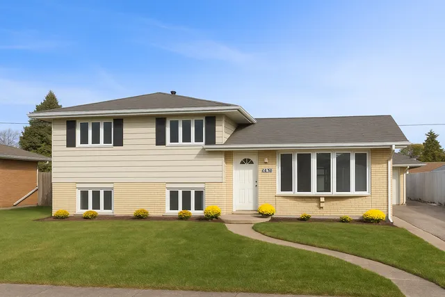 $320,000 | 6538 106th Place, Chicago Ridge, IL 60415