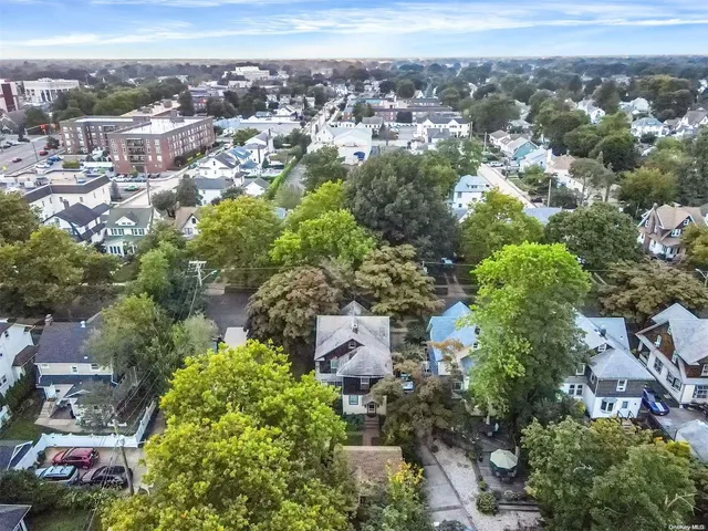 $1,050,000 | 266 Earle Avenue, Lynbrook, NY 11563