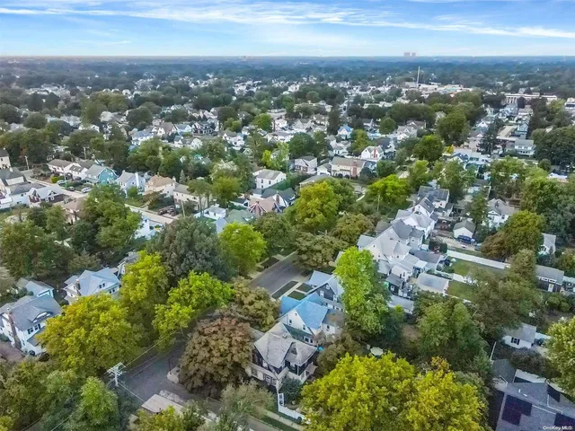 $1,050,000 | 266 Earle Avenue, Lynbrook, NY 11563