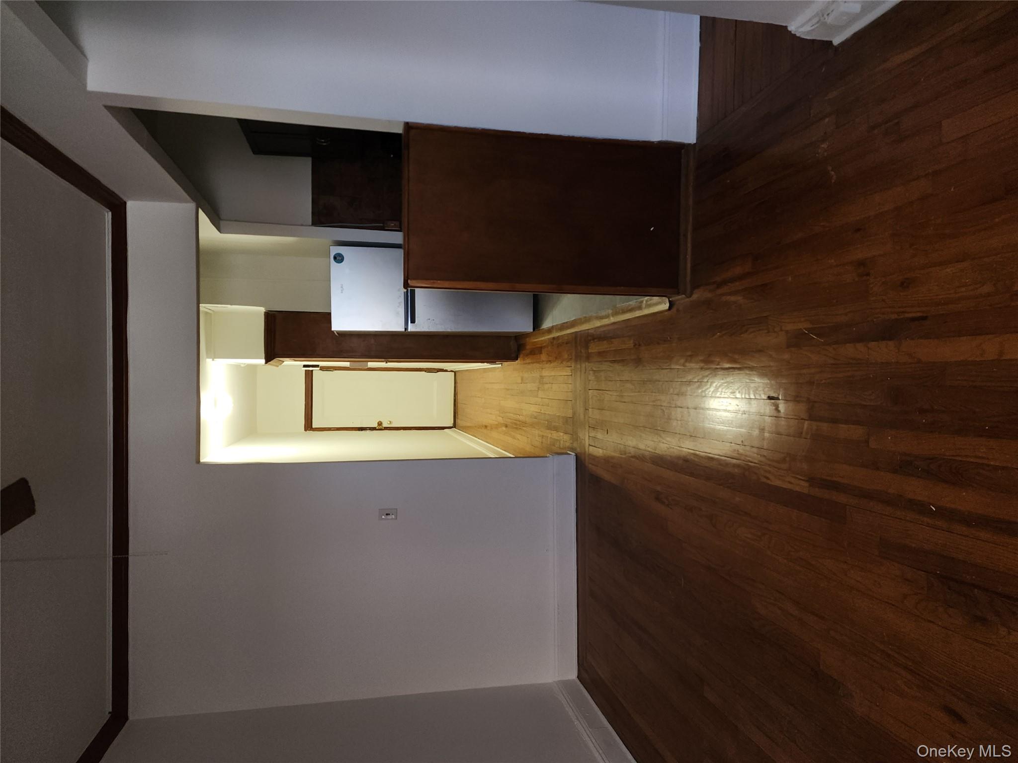 673 Locust Street, Unit 1G Mount Vernon, NY 10552 - Photo 3 of 8 Hallway leading to Kitchen and Livingroom