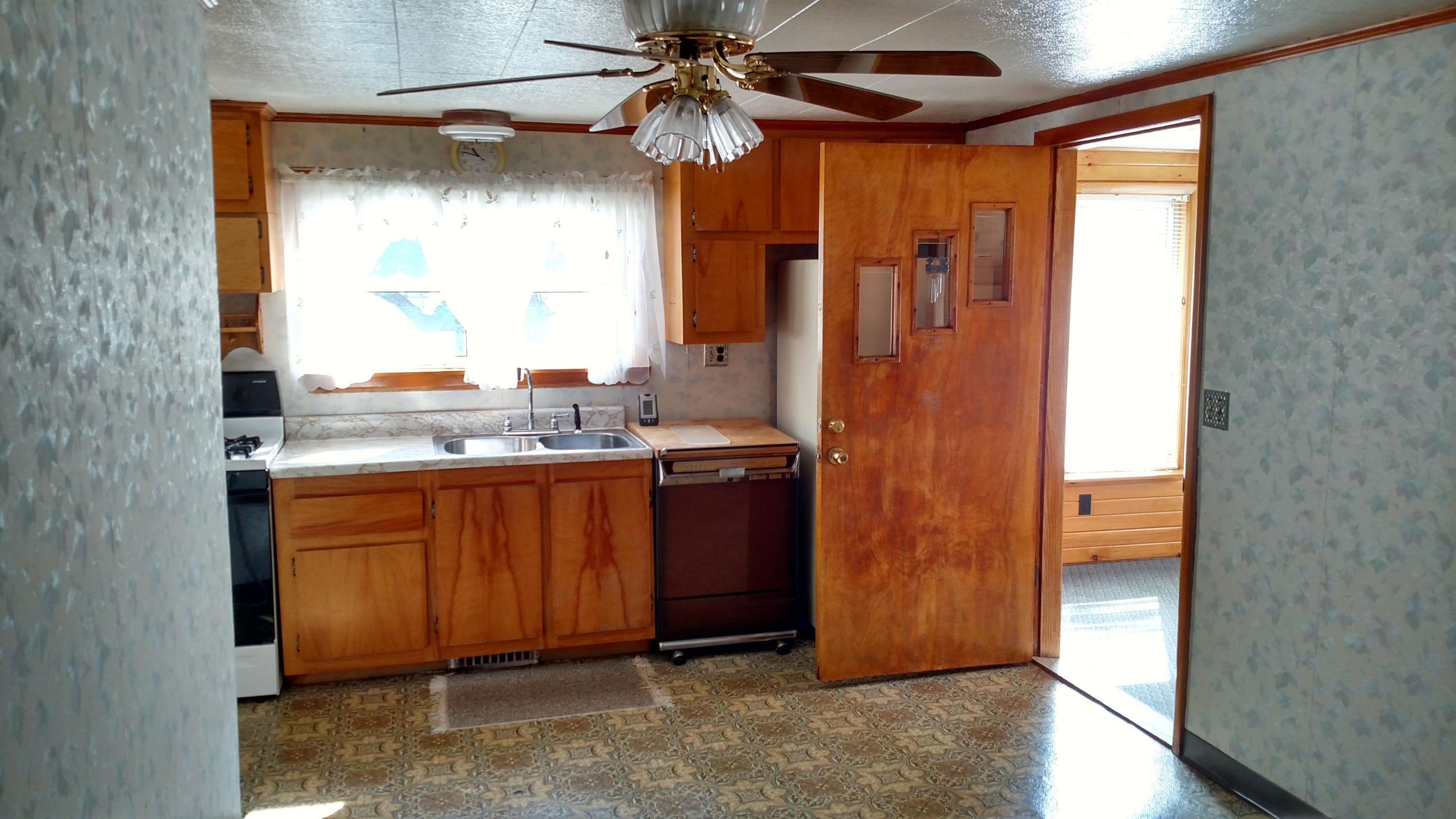 950 Division Street Cheboygan, MI 49721 - Photo 4 of 36 Gallery Image 4