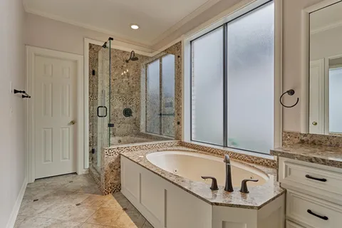 $1,100,000 | 168 West Shadowpoint Circle, The Woodlands, TX 77381