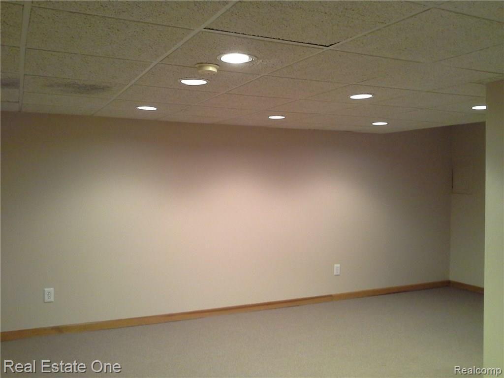 2577 South Commerce Road, Unit 11 Wolverine Lake, MI 48390 - Photo 39 of 57