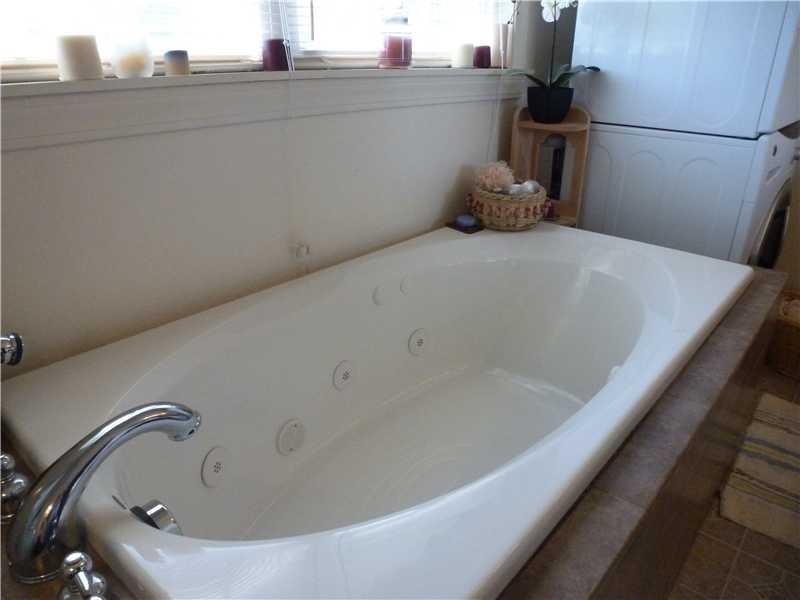 55 Crestmont Road Bangor, ME 04401 - Photo 24 of 34 Bathroom.