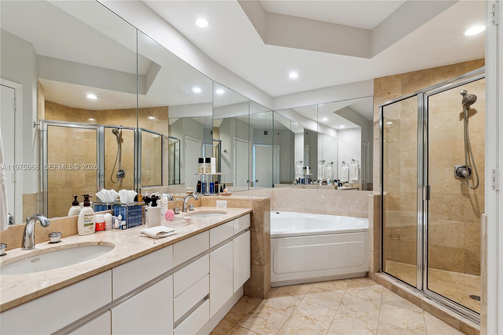 808 Brickell Key Drive, Unit 2502 Miami, FL 33131 - Photo 16 of 18