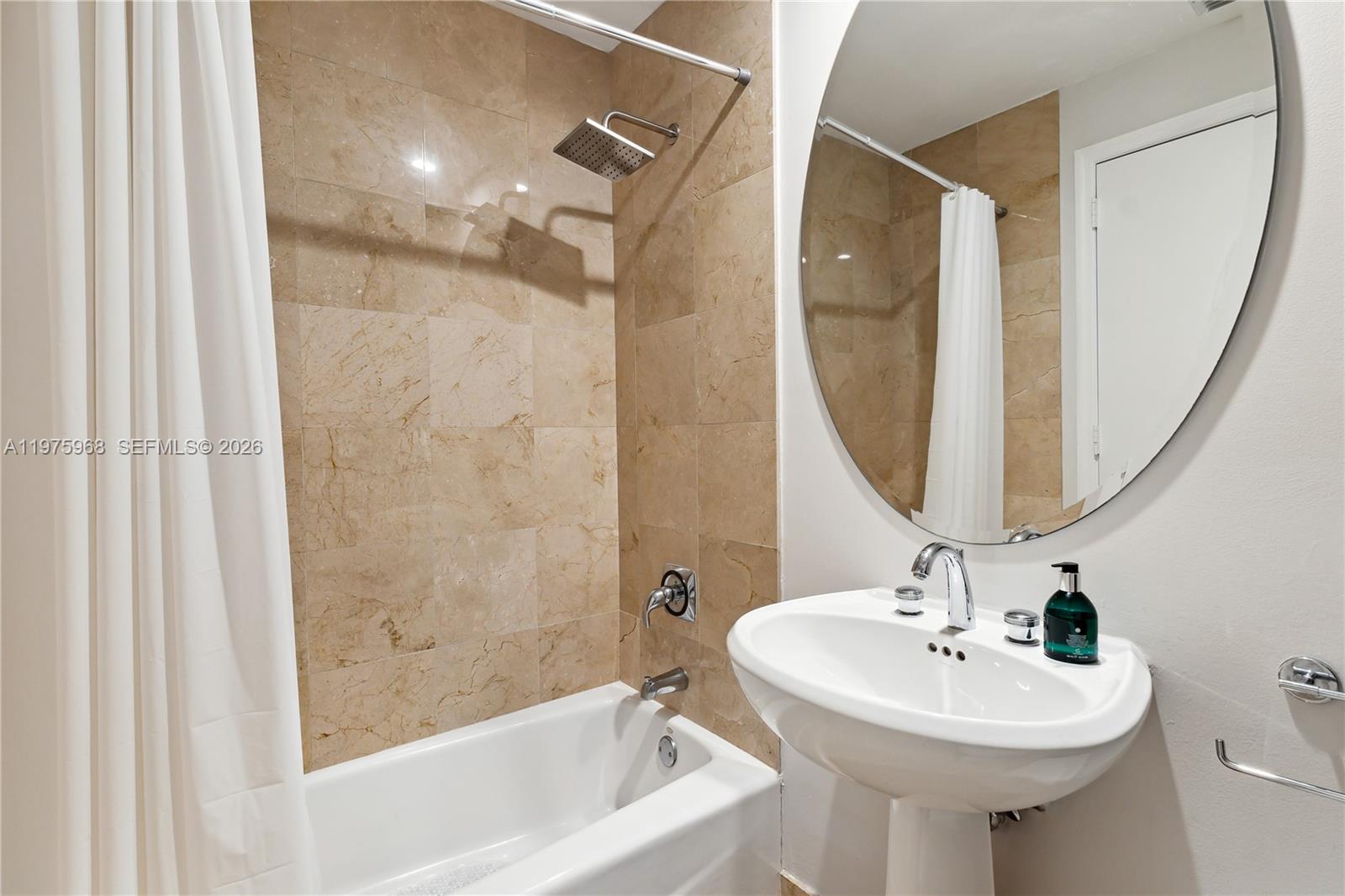 808 Brickell Key Drive, Unit 2502 Miami, FL 33131 - Photo 5 of 18