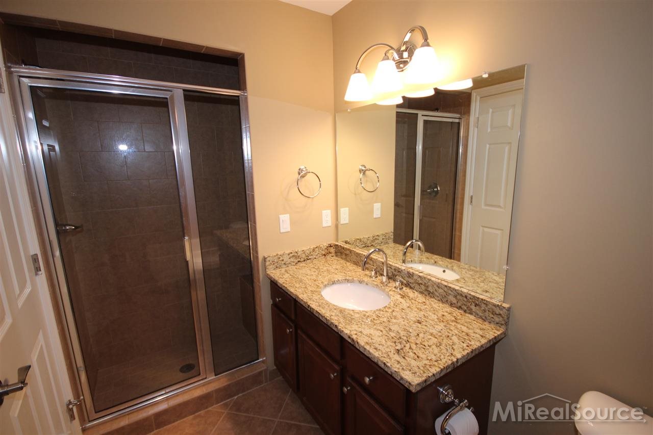 45541 Rathmore Drive Macomb, MI 48044 - Photo 10 of 16 31176449-9.JPG
