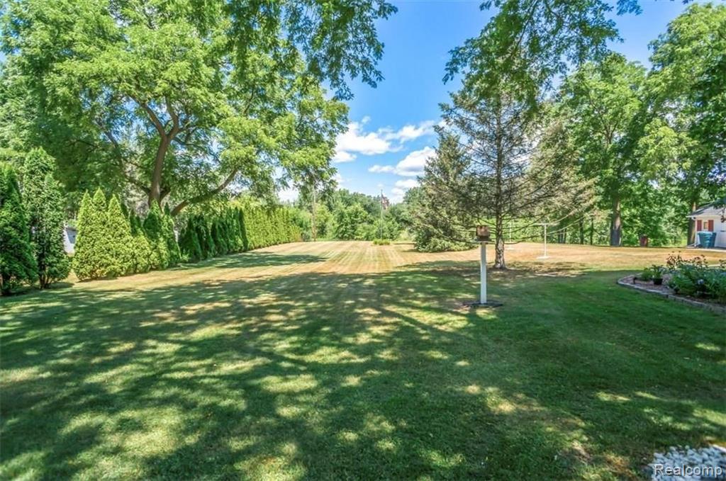 1219 Faussett Road Howell, MI 48855 - Photo 2 of 20