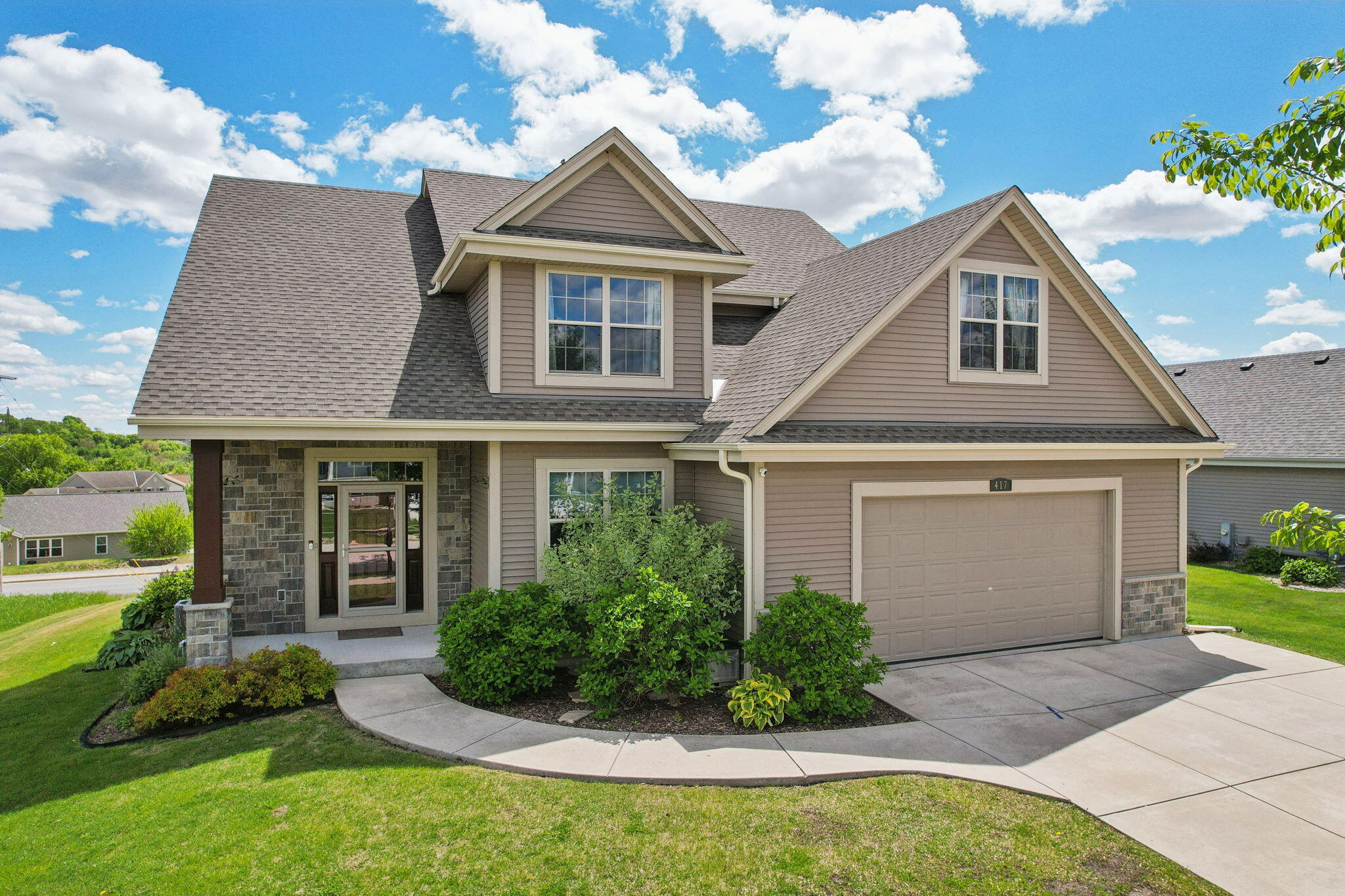 47-web-or-mls-Champlain Dr-047