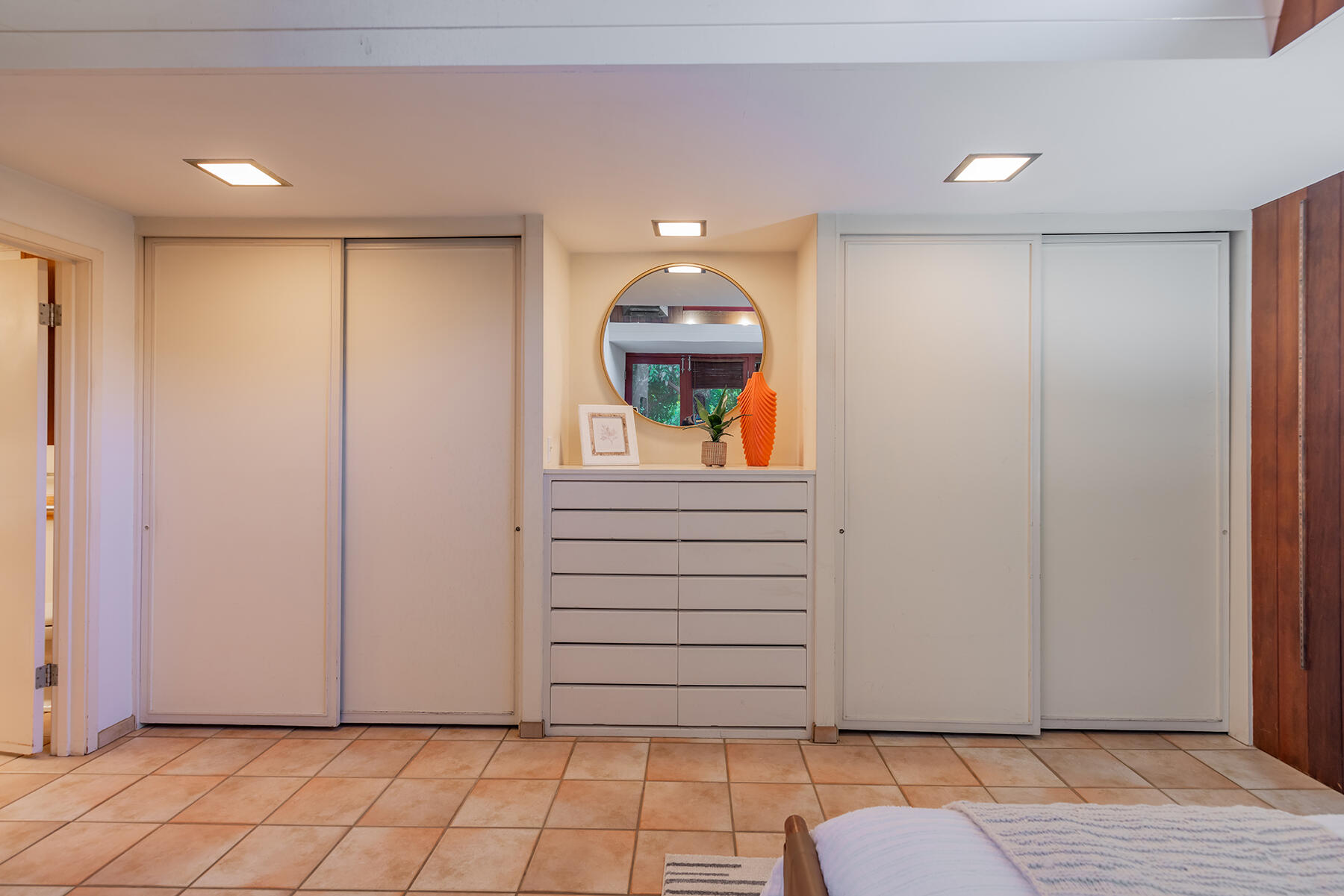 217 Sierra Road Ojai, CA 93023 - Photo 32 of 50 a view of entryway with kitchen