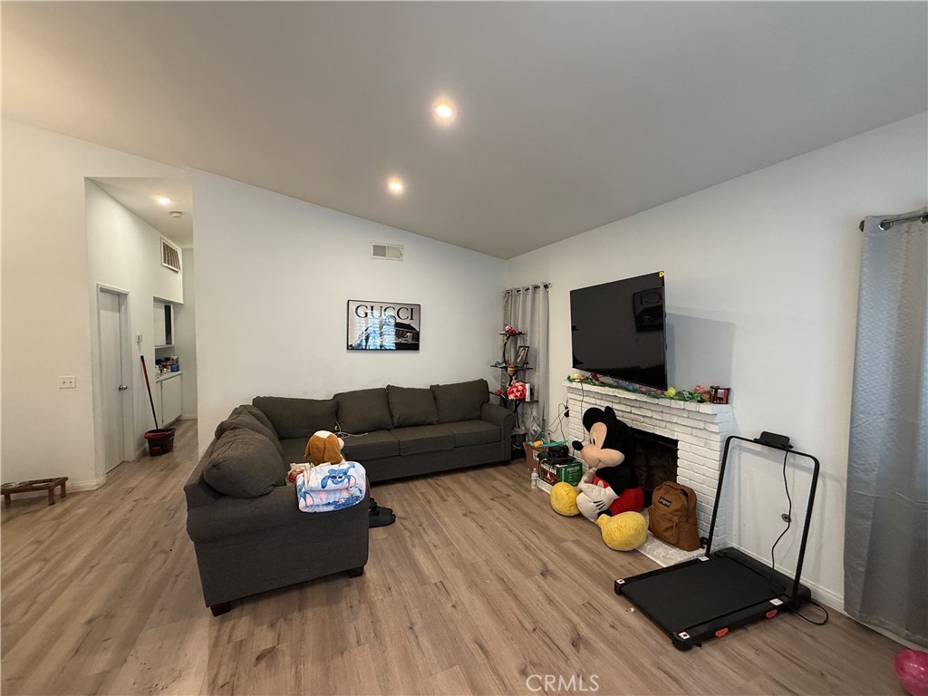 19166 Pemberton Place Riverside, CA 92508 - Photo 4 of 11