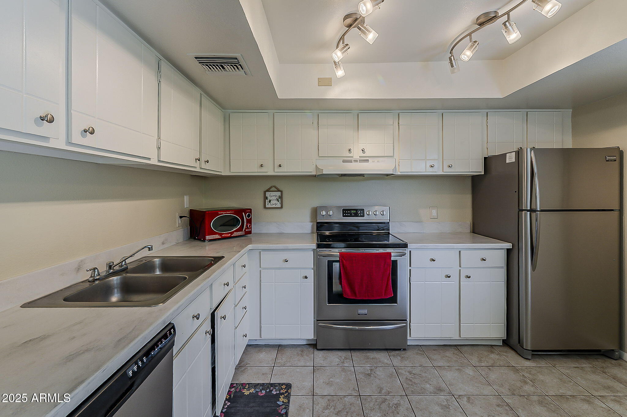 4201 East Camelback Road, Unit 74 Phoenix, AZ 85018 - Photo 4 of 23 11-web-or-mls-Camelback-11