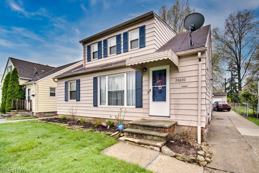 24600 Hartland Road Euclid, OH 44123 - Photo 3 of 29