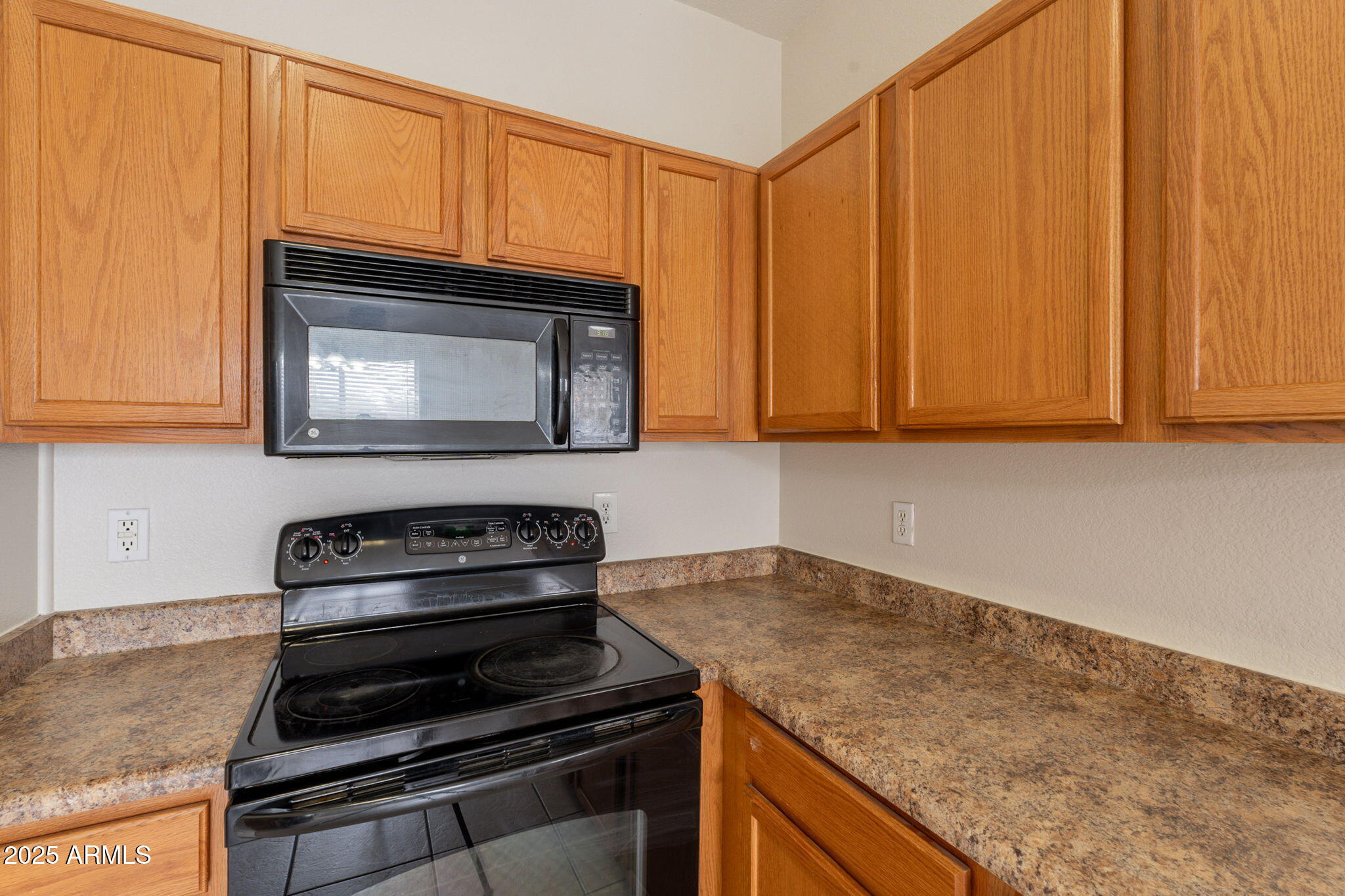 2210 North 27th Place Phoenix, AZ 85008 - Photo 18 of 53 18-web-or-mls-27th-18