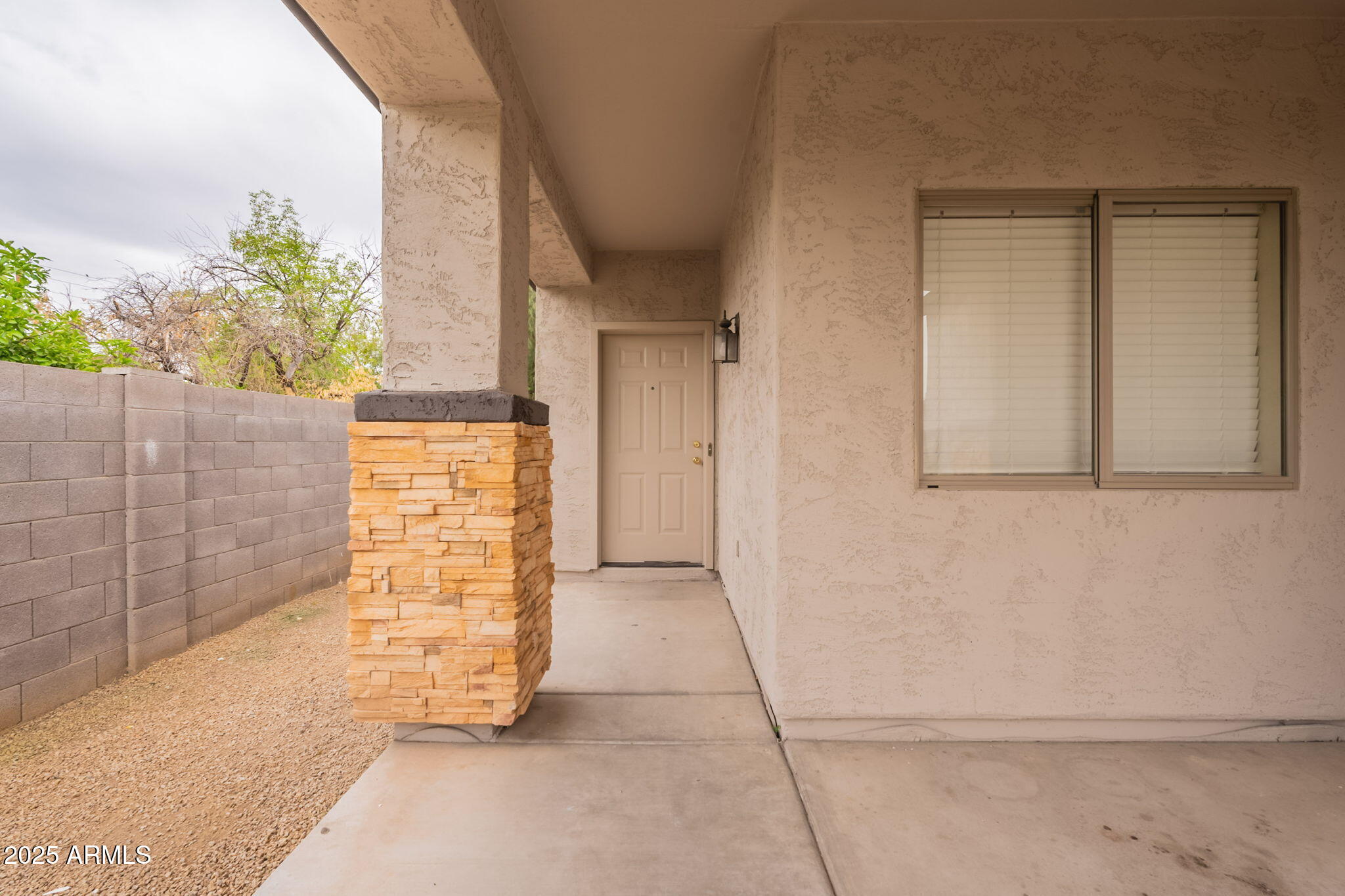 2210 North 27th Place Phoenix, AZ 85008 - Photo 5 of 53 5-web-or-mls-27th-5