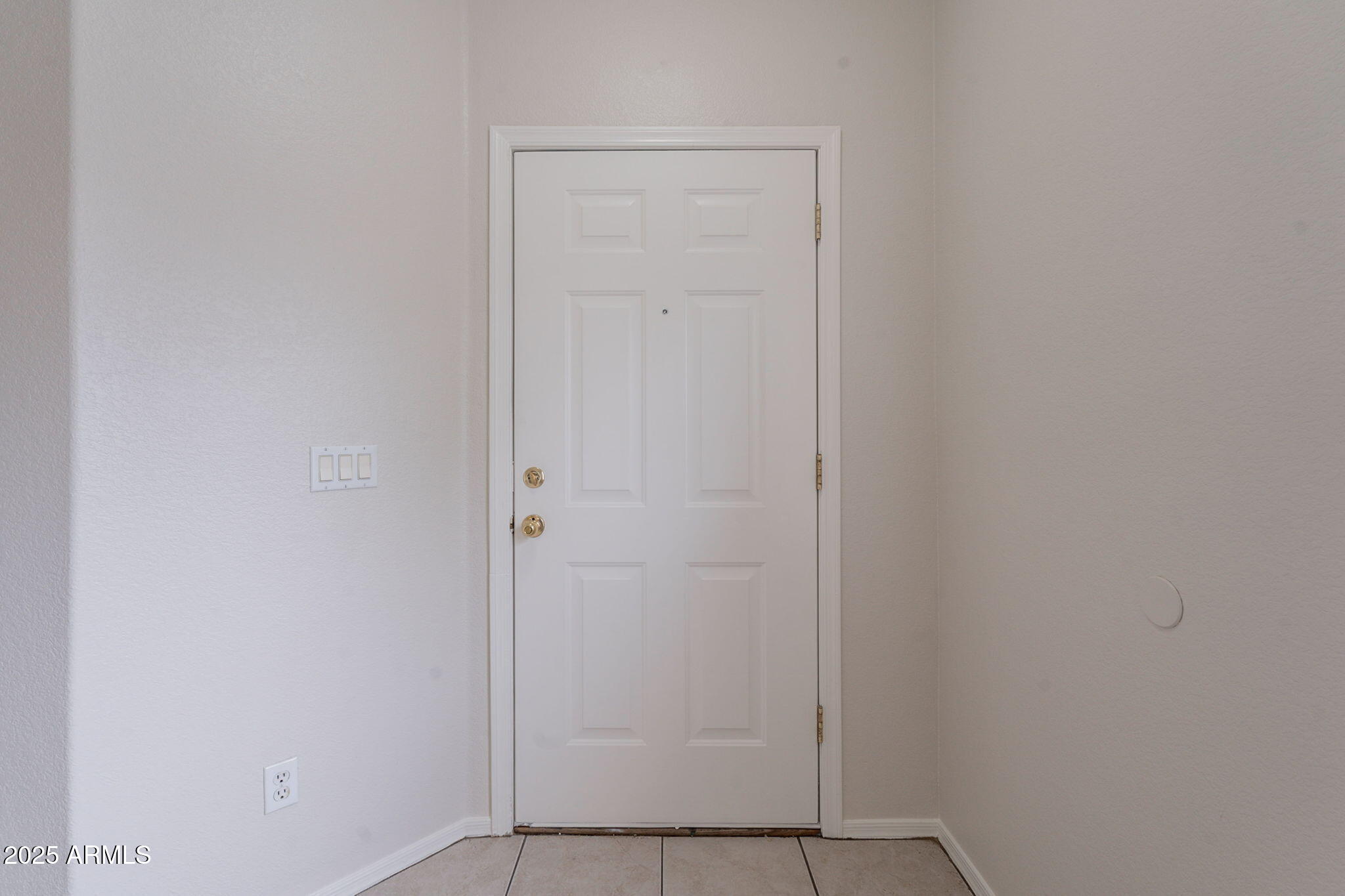 2210 North 27th Place Phoenix, AZ 85008 - Photo 6 of 53 6-web-or-mls-27th-6