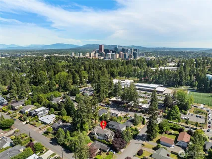 $3,500,000 | 2416 96th Avenue Northeast, Clyde Hill, WA 98004