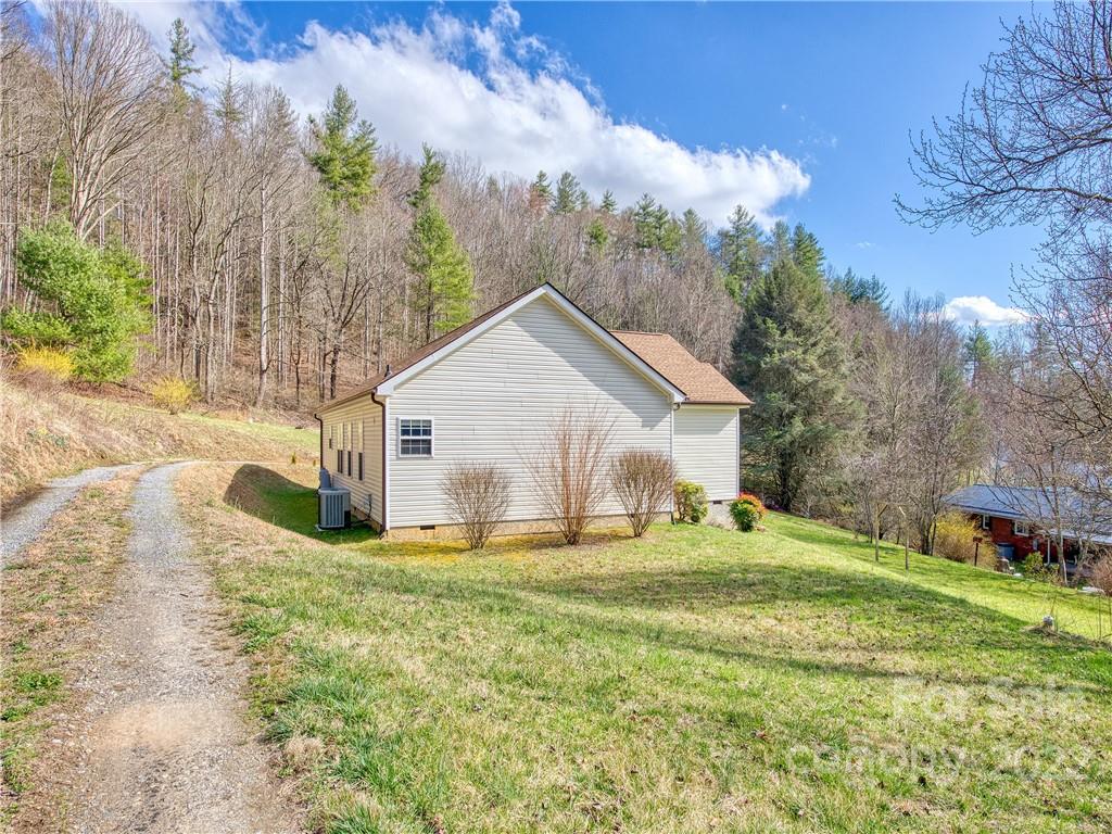 34 Old Time Road Waynesville, NC 28785 - Photo 3 of 26 Gallery Image 3