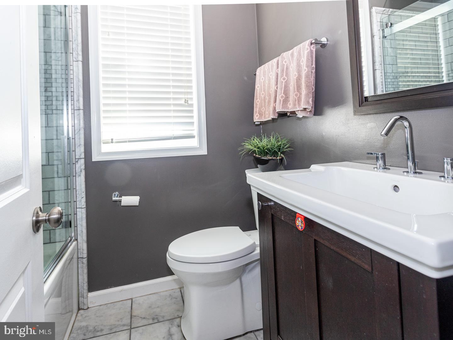 424 Bluebuff Road King of Prussia, PA 19406 - Photo 24 of 53 Pristine Full Bath servicing the 1st Floor