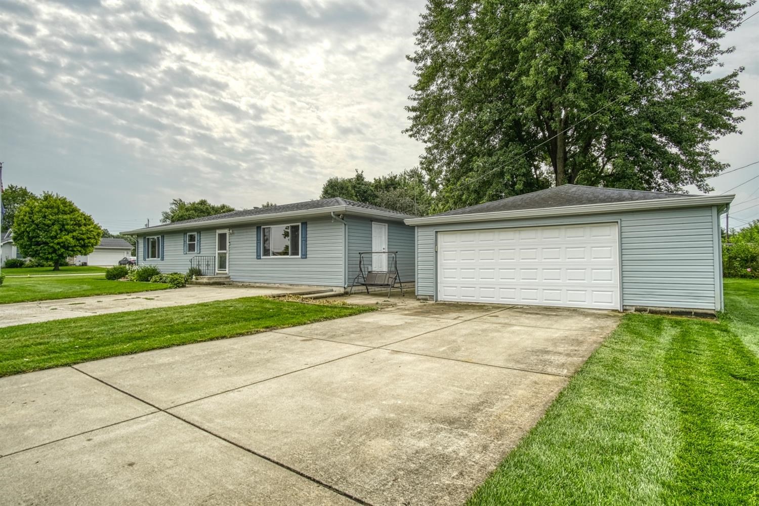 604 Almond Street Southwest De Motte, IN 46310 - Photo 1 of 15 1500x1000