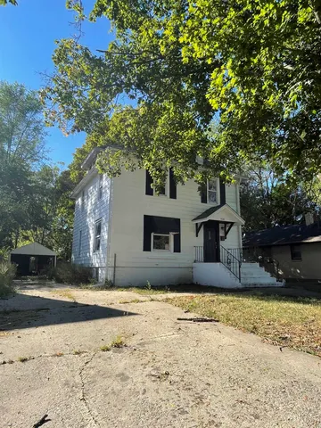 a house view with a outdoor space