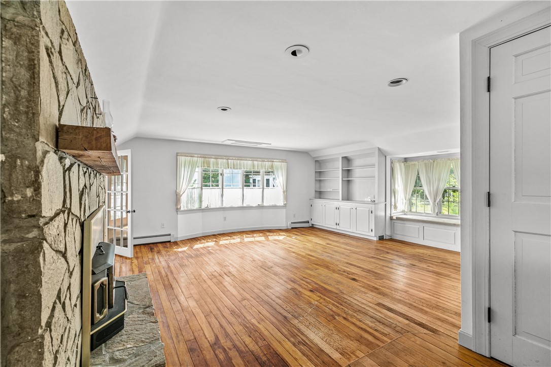 1029 Boston Neck Road North Kingstown, RI 02852 - Photo 11 of 32 Gallery Image 11