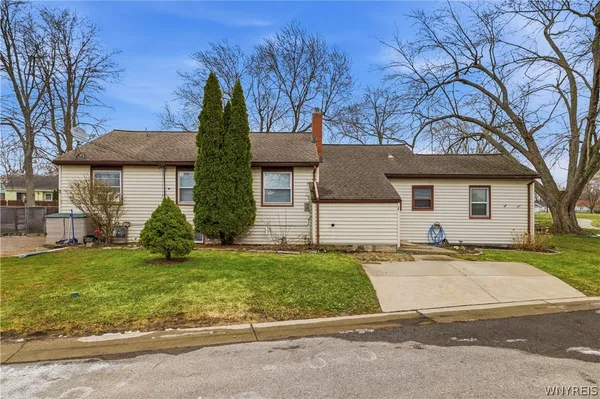 $190,000 | 3 Primrose Drive, Cheektowaga, NY 14225