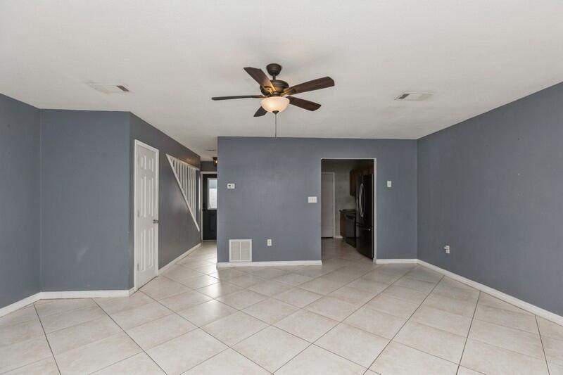 14 Gardner Drive Shalimar, FL 32579 - Photo 8 of 27 a view of a livingroom with a chandelier fan