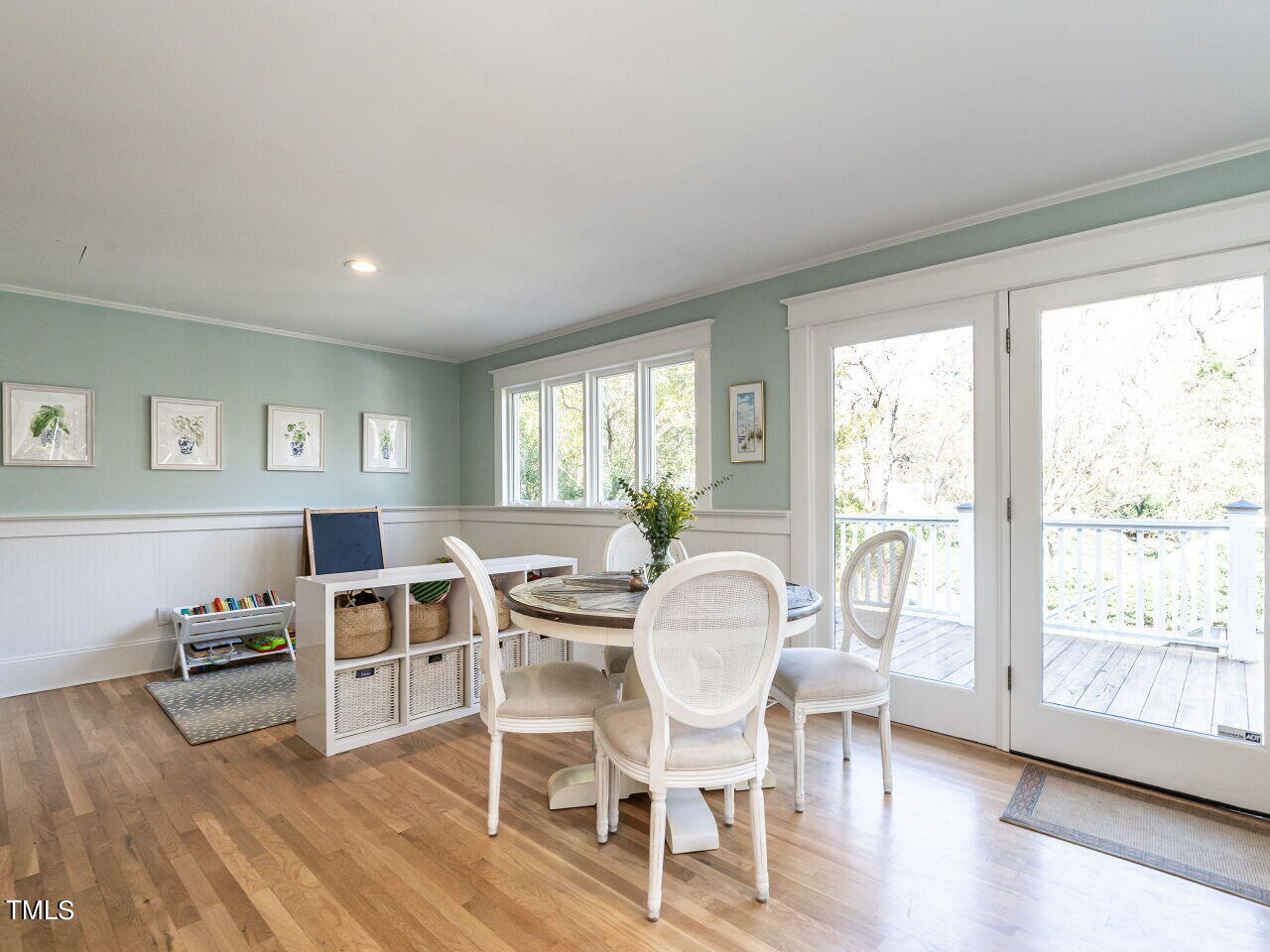2406 Fairview Road Raleigh, NC 27608 - Photo 11 of 28 015-1280x960-breakfast-family-rm