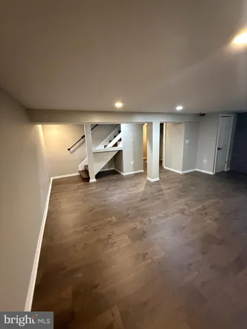 a view of a livingroom with furniture