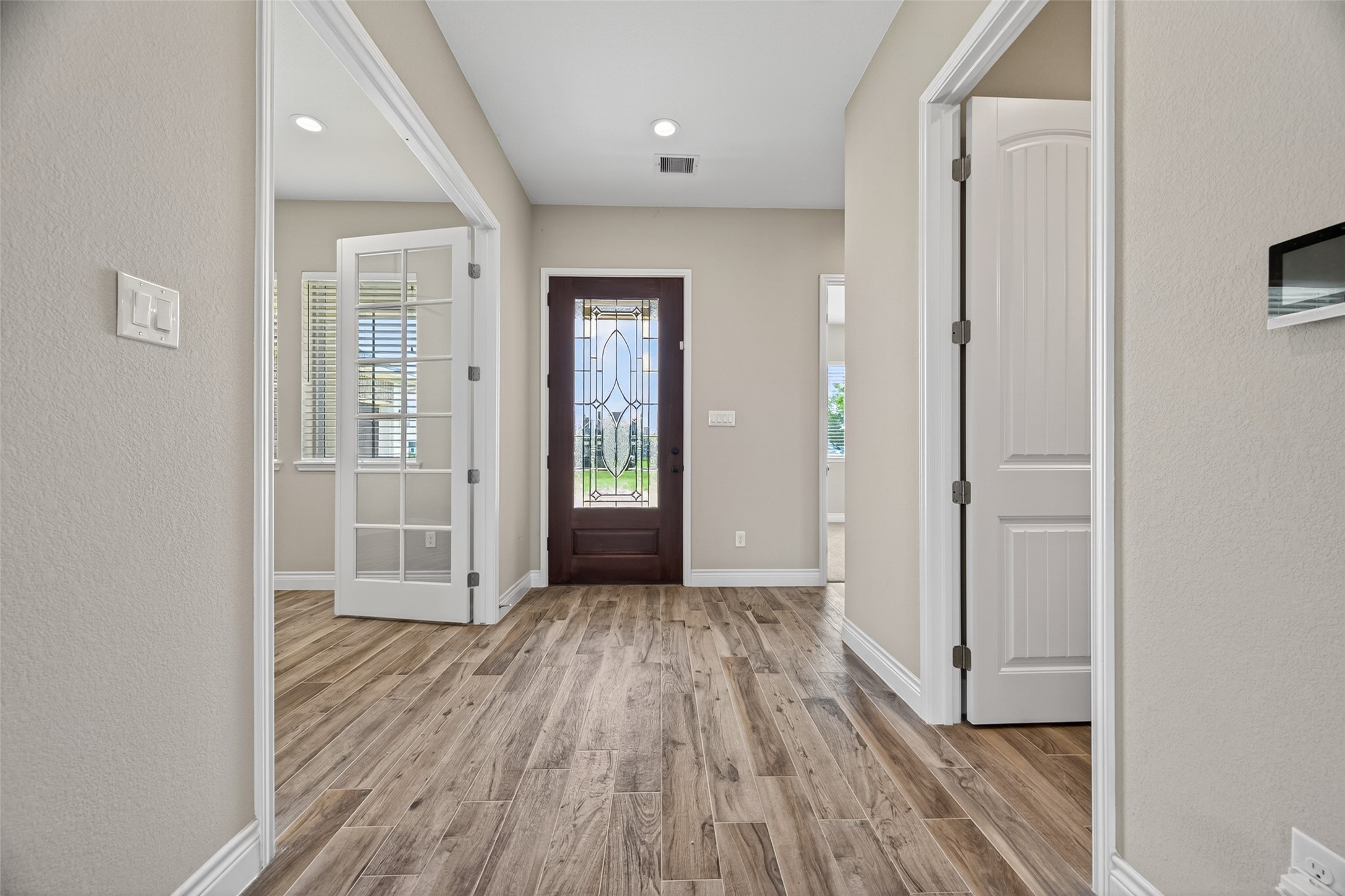 803 Lily Lane Rosharon, TX 77583 - Photo 10 of 36 entry way with views of the office and front door