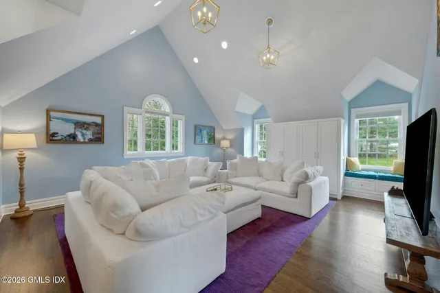 $7,950,000 | 33 Highland Farm Road, Greenwich, CT 06831