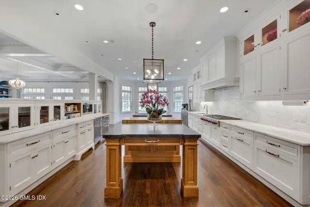 $7,950,000 | 33 Highland Farm Road, Greenwich, CT 06831