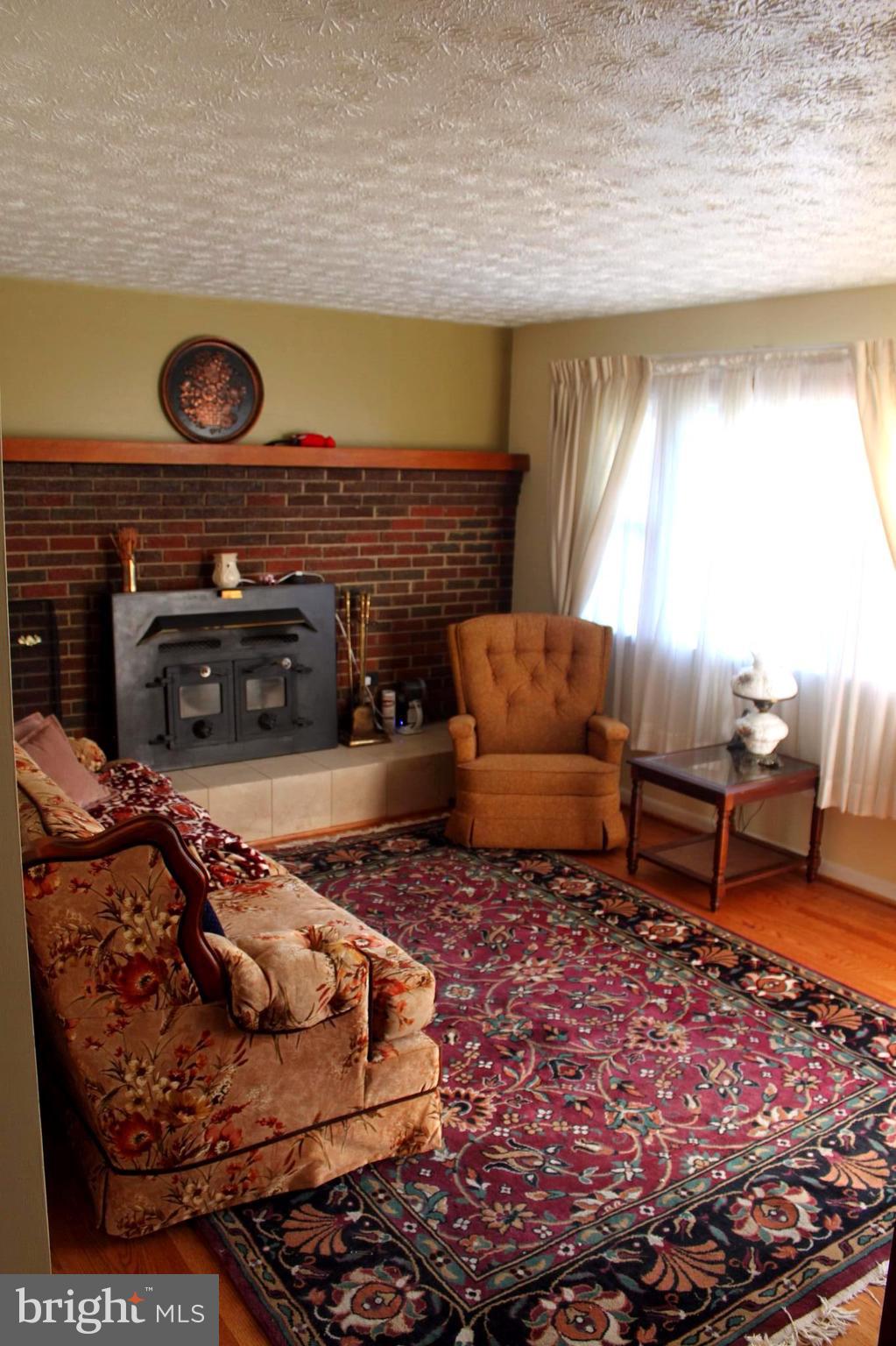526 Sunset Knoll Road Pasadena, MD 21122 - Photo 12 of 25 Living Room