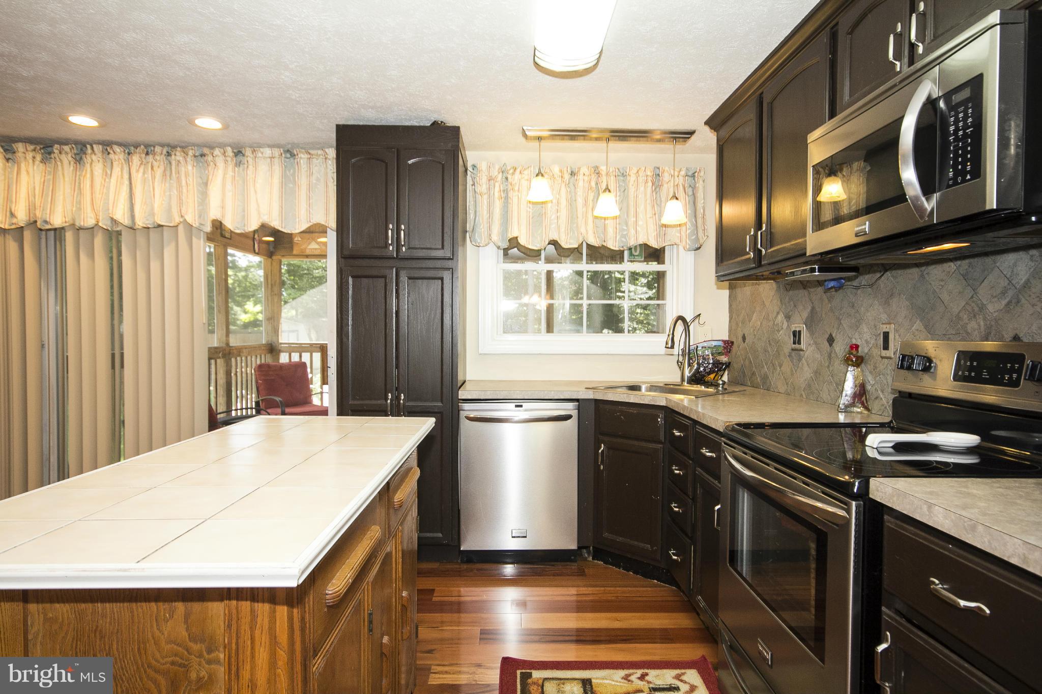 117 Boxthorn Road Abingdon, MD 21009 - Photo 10 of 30 Kitchen w/Pendulum Lighting
