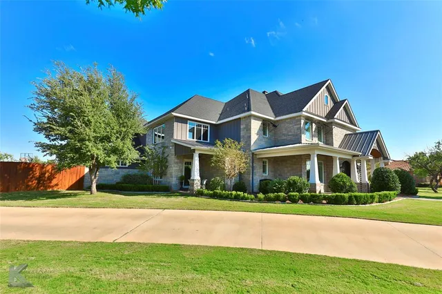 a view of house with a yard