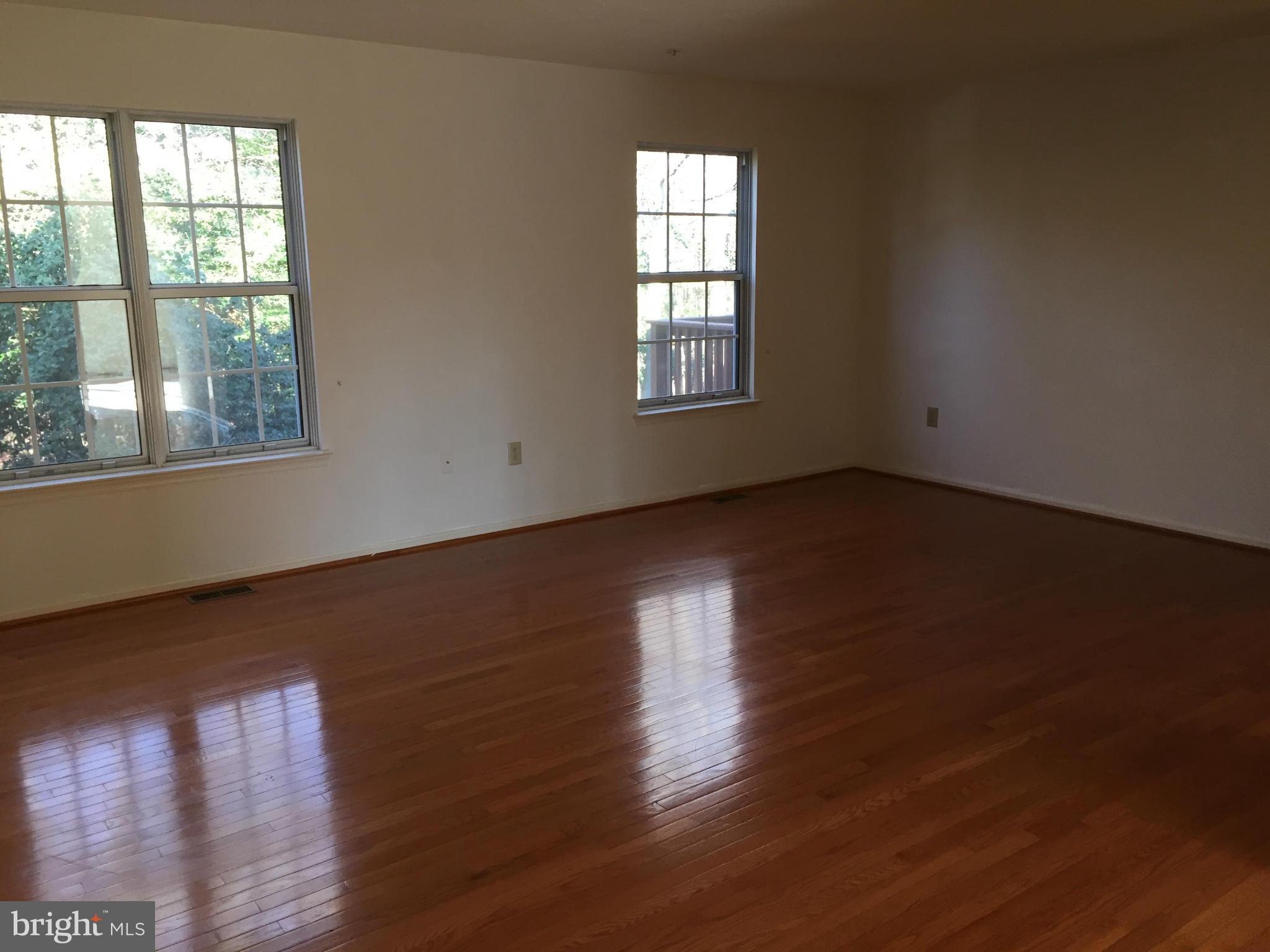 5752 Springfish Place Waldorf, MD 20603 - Photo 5 of 13 Living Room