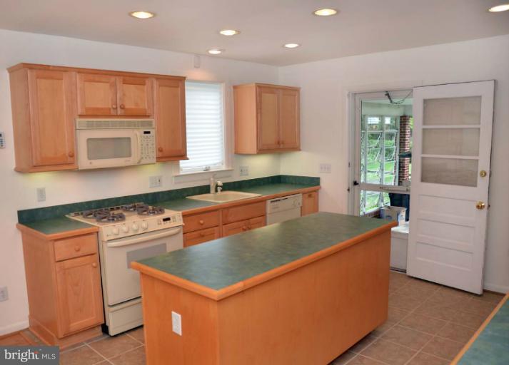 9812 Gunforge Road Perry Hall, MD 21128 - Photo 19 of 25 Kitchen