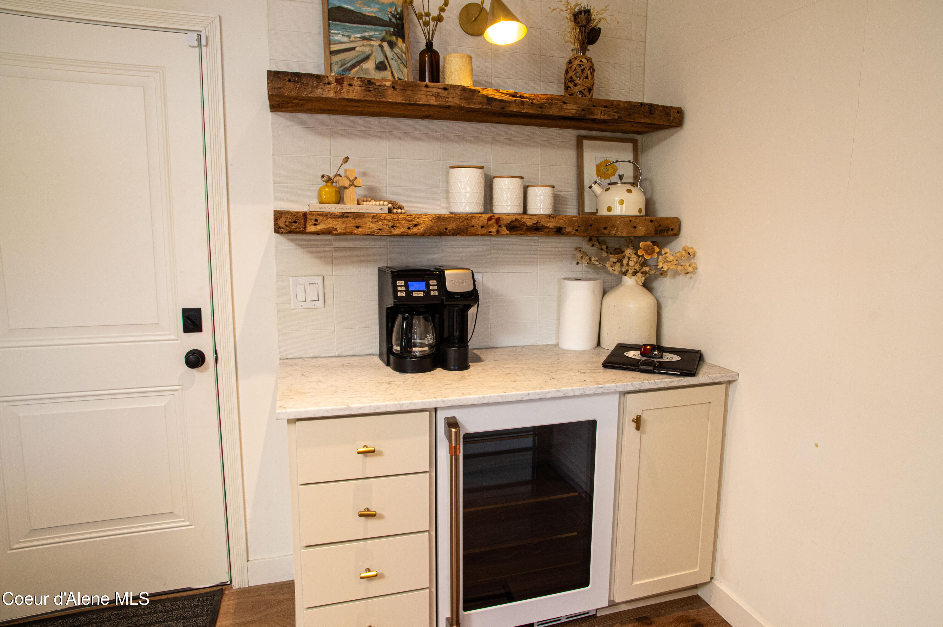 3711 East Tobler Road Hayden, ID 83835 - Photo 9 of 22 Beverage Bar