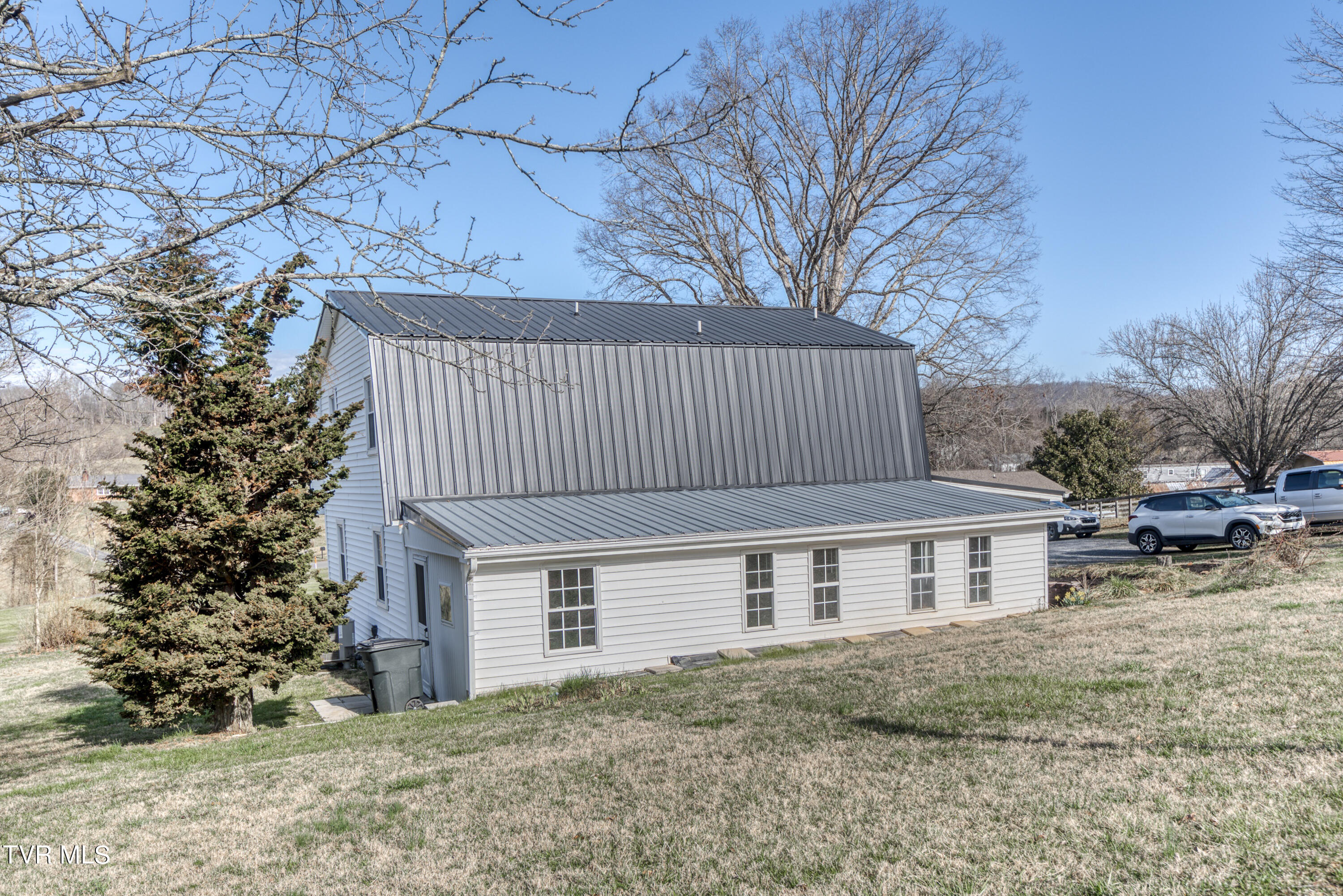 4426 Dishner Valley Road Bristol, VA 24202 - Photo 6 of 33 IMG_2685