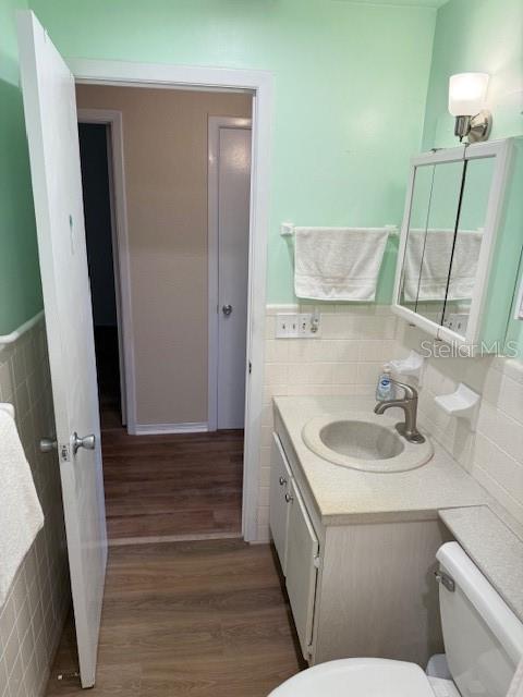 11251 80th Avenue, Unit 309 Seminole, FL 33772 - Photo 13 of 15 a bathroom with a sink and a mirror