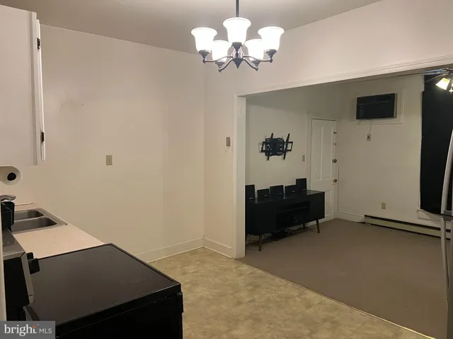 $898 | 110 South Charles Street, Unit 8, Charles Town, WV 25414