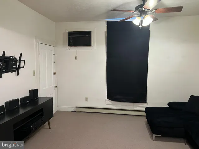 $898 | 110 South Charles Street, Unit 8, Charles Town, WV 25414