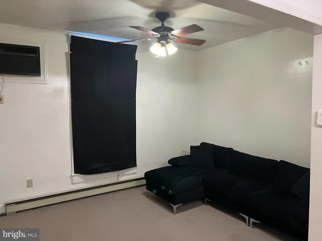 $898 | 110 South Charles Street, Unit 8, Charles Town, WV 25414