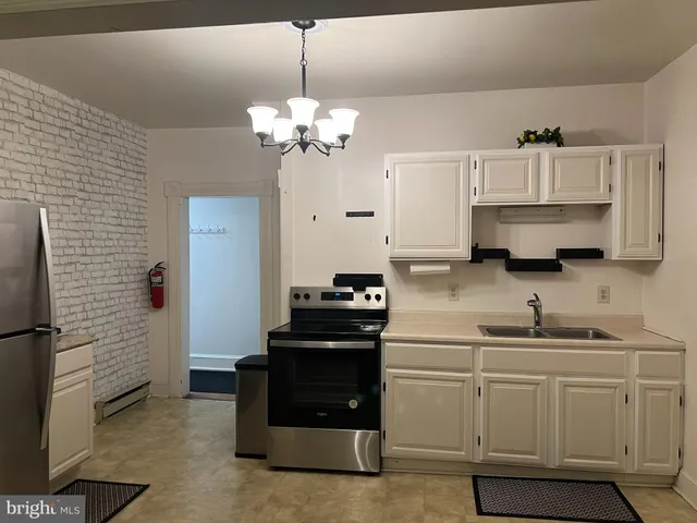 $898 | 110 South Charles Street, Unit 8, Charles Town, WV 25414