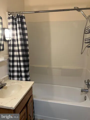 $898 | 110 South Charles Street, Unit 8, Charles Town, WV 25414