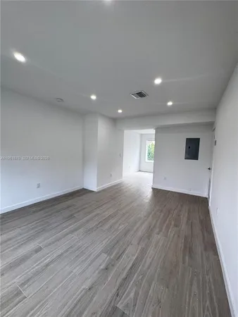 $3,500 | 2855 Royal Palm Avenue, Unit 2, Miami Beach, FL 33140